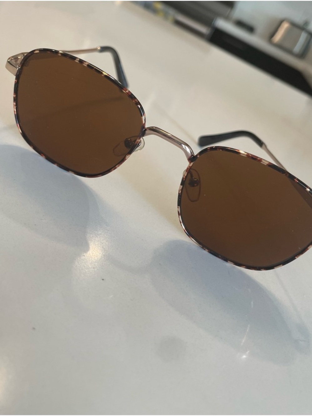 Round Sunglasses with Patterned Tortoiseshell Frame & Brown Lenses